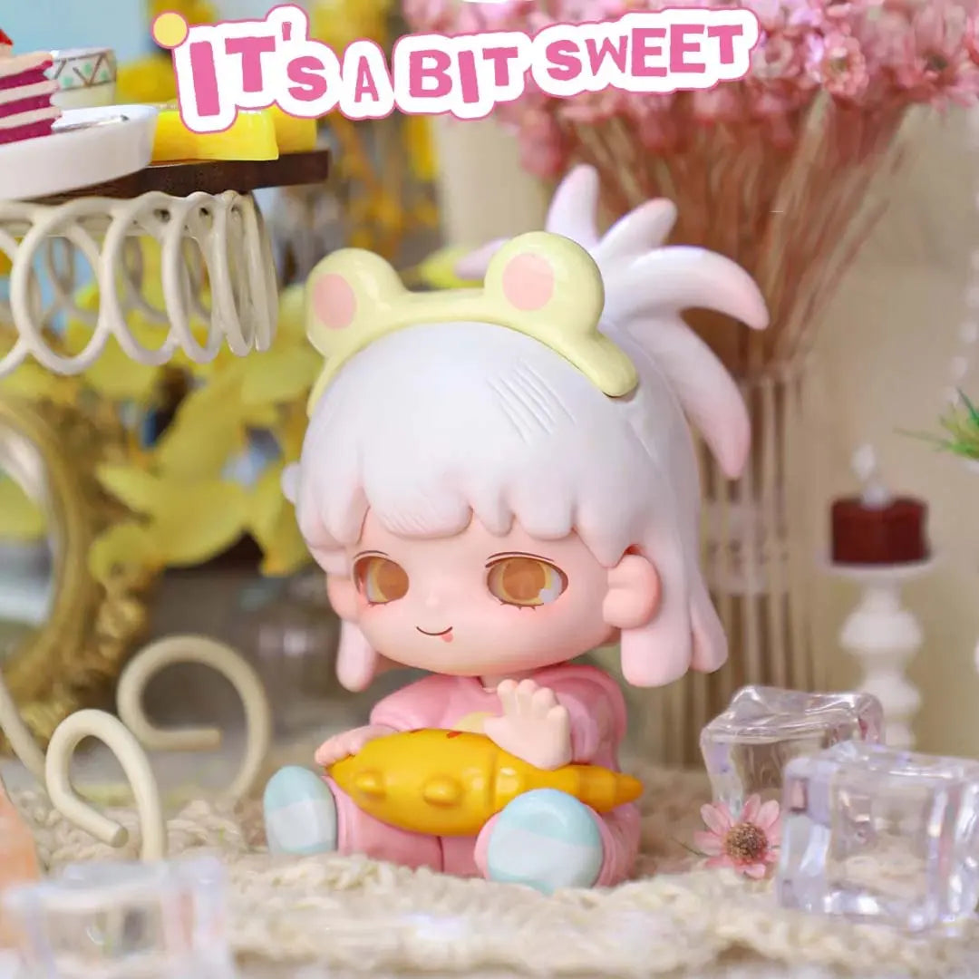 Mini figurine Art Toy Yobu de la série "It's A Bit Sweet" modèle Taiyaki avec son poisson jaune